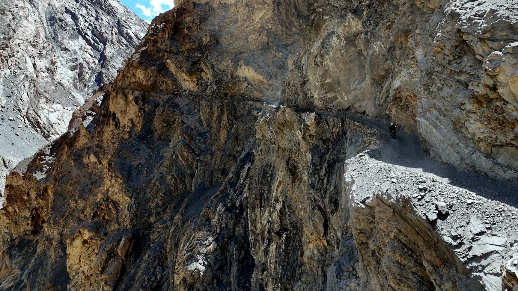 Karakoram Explorer, Pakistan